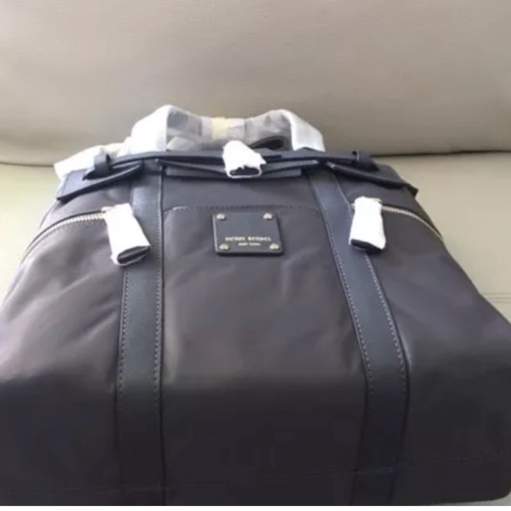 NWOT Gray Henri Bendel Jetsetter Convertible Nylon & Leather Backpack DUST BAG! - Picture 5 of 11
